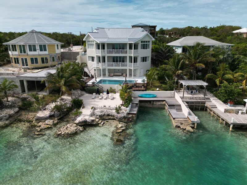 Waterfront Exuma villa with a pool and private dock